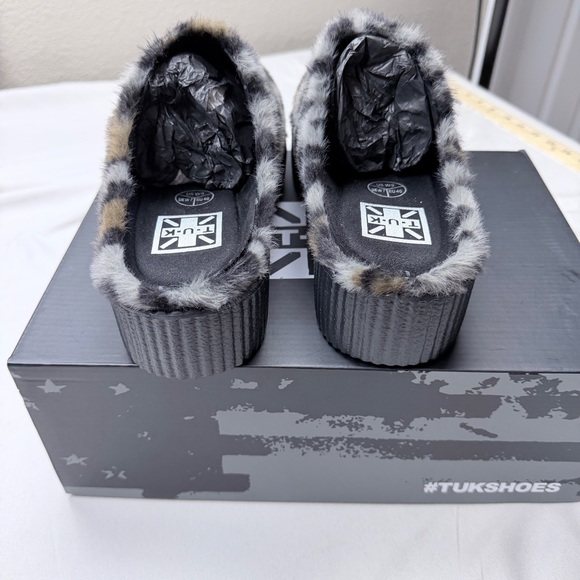 T.U.K Grey Leopard Fur Mules - Picture 7 of 10